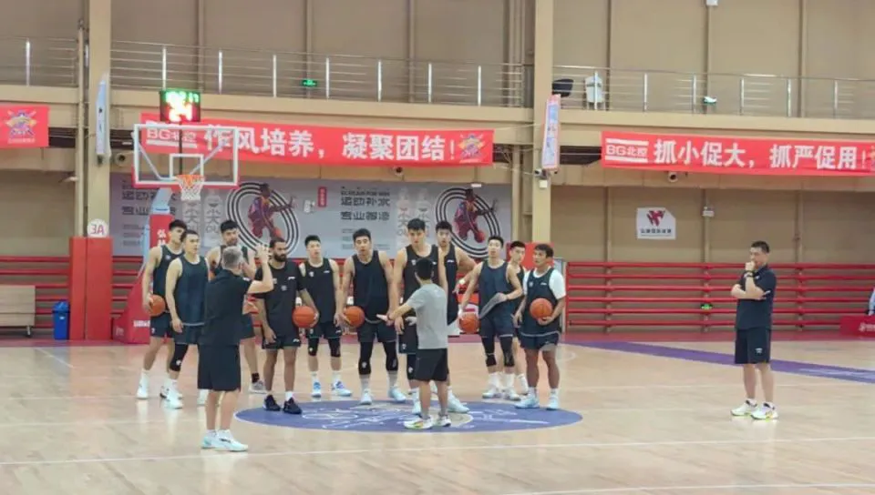 专业篮球教练如何指导球员心理_0